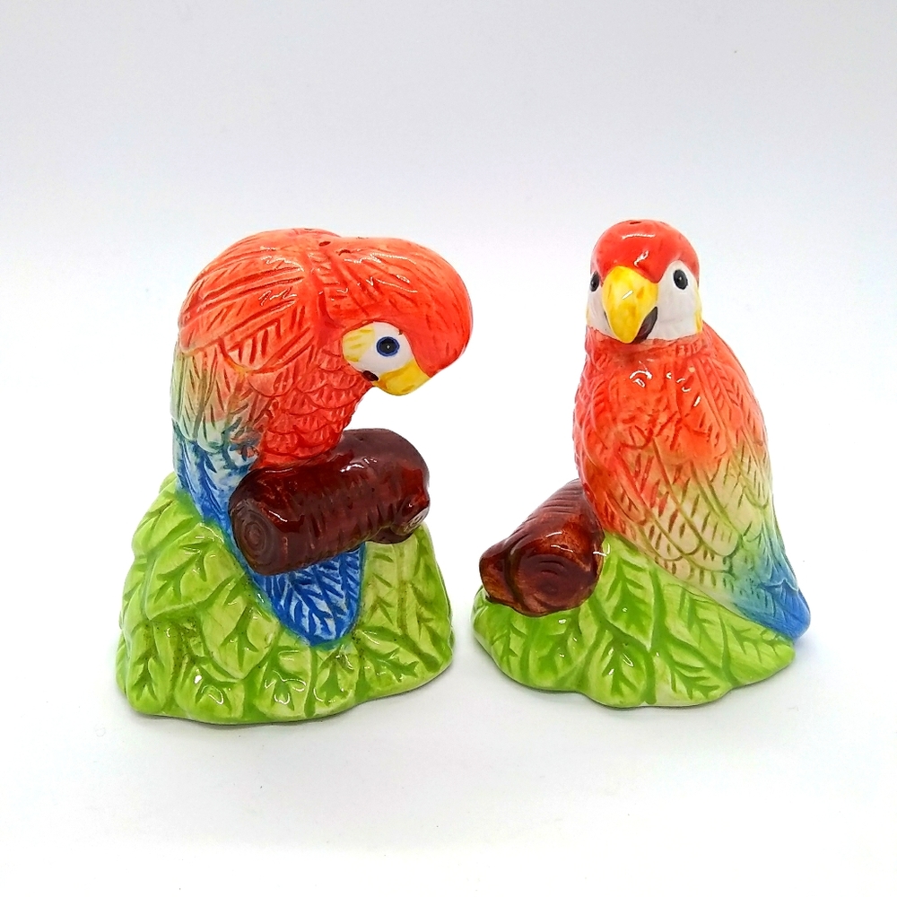 Vintage Macaw Parrots Salt and Pepper shakers